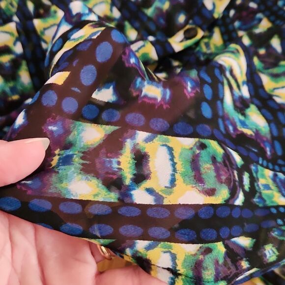 Worthington Petite-Lg blouse. sheer lightweight with pretty stain glass design - Picture 2 of 4